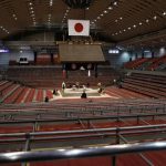 Pegulat sumo muda meninggal karena virus corona di Jepang